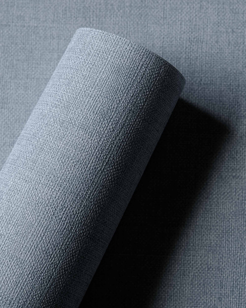 Lin wallpaper by Coordonné in Blue – Ultramarine II, roll close-up