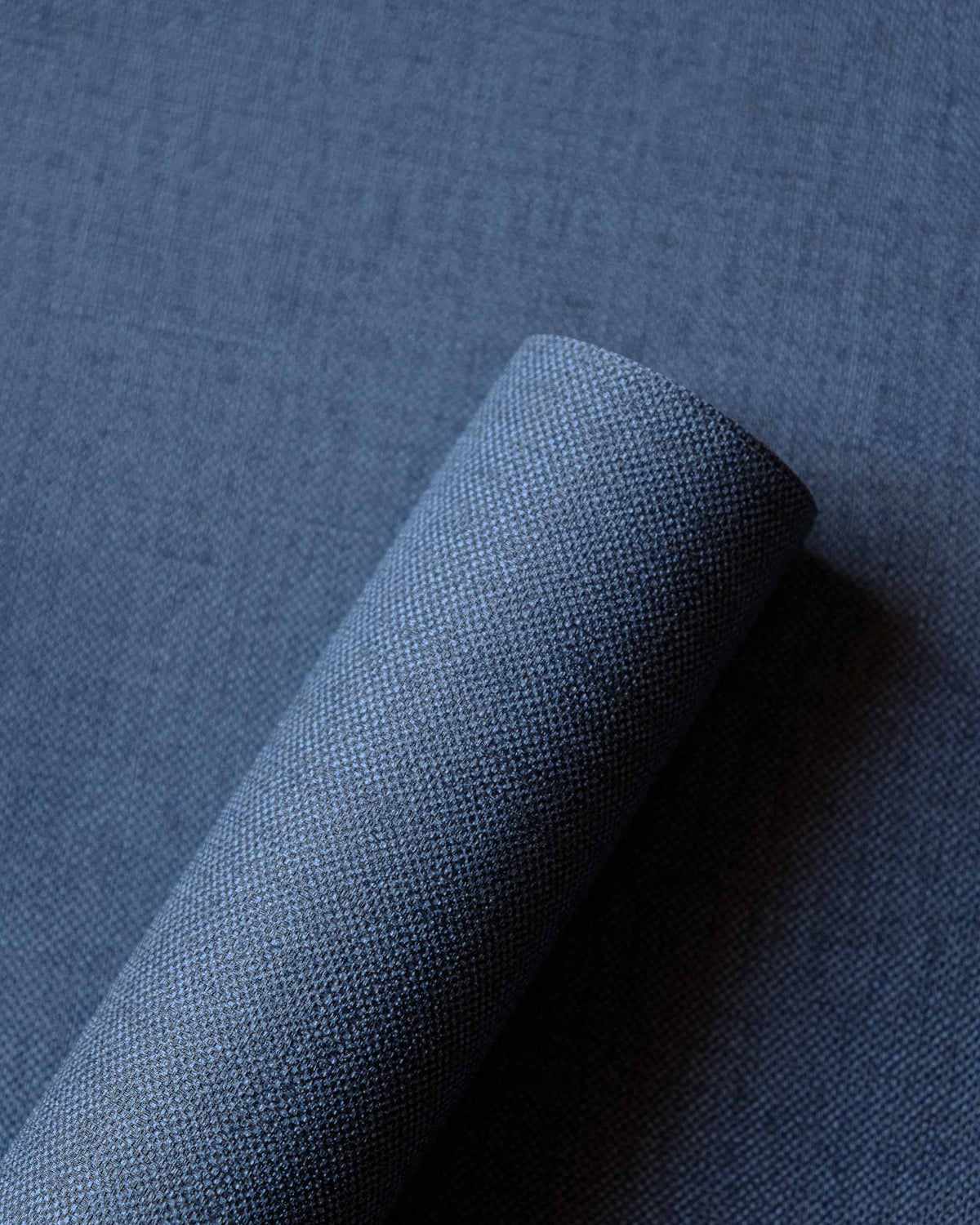 Lin wallpaper by Coordonné in Blue – Ultramarine, roll close-up