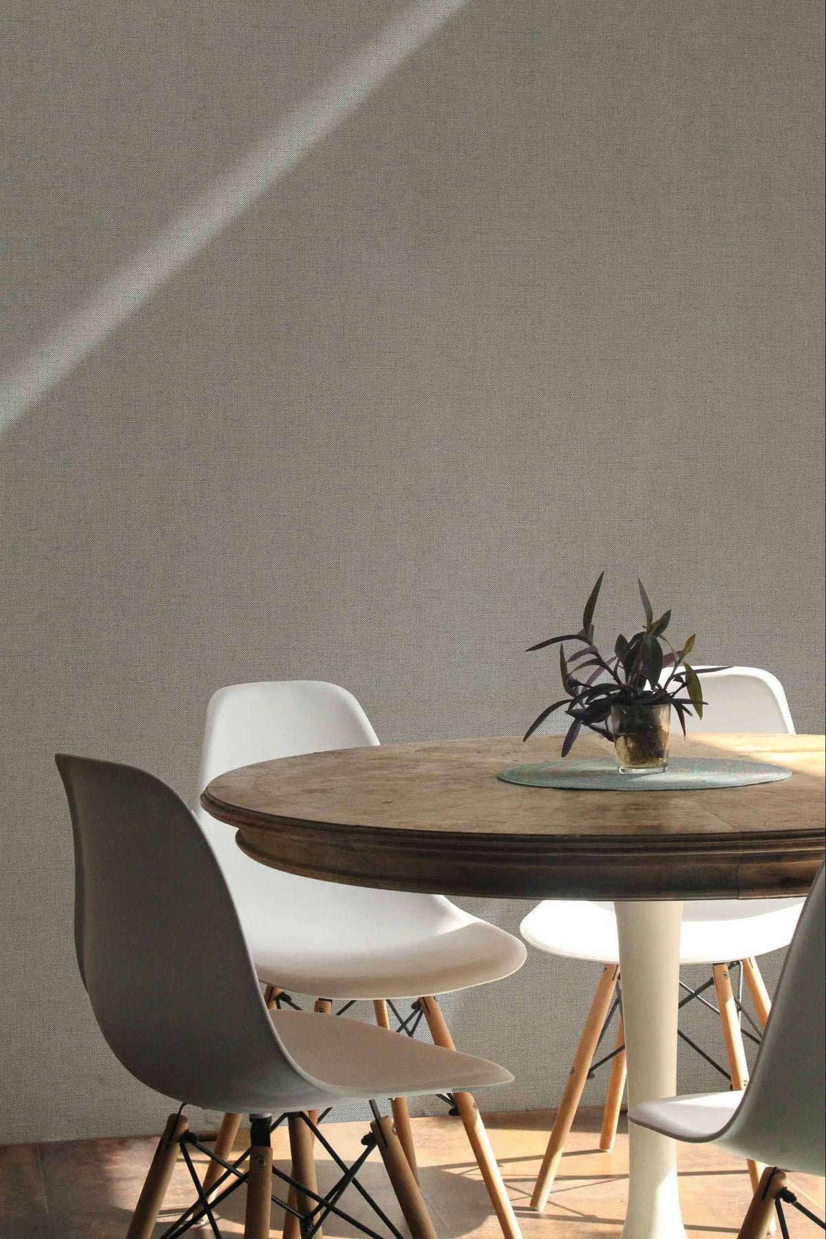 Lin wallpaper by Coordonné in Grey – Glacier, styled room