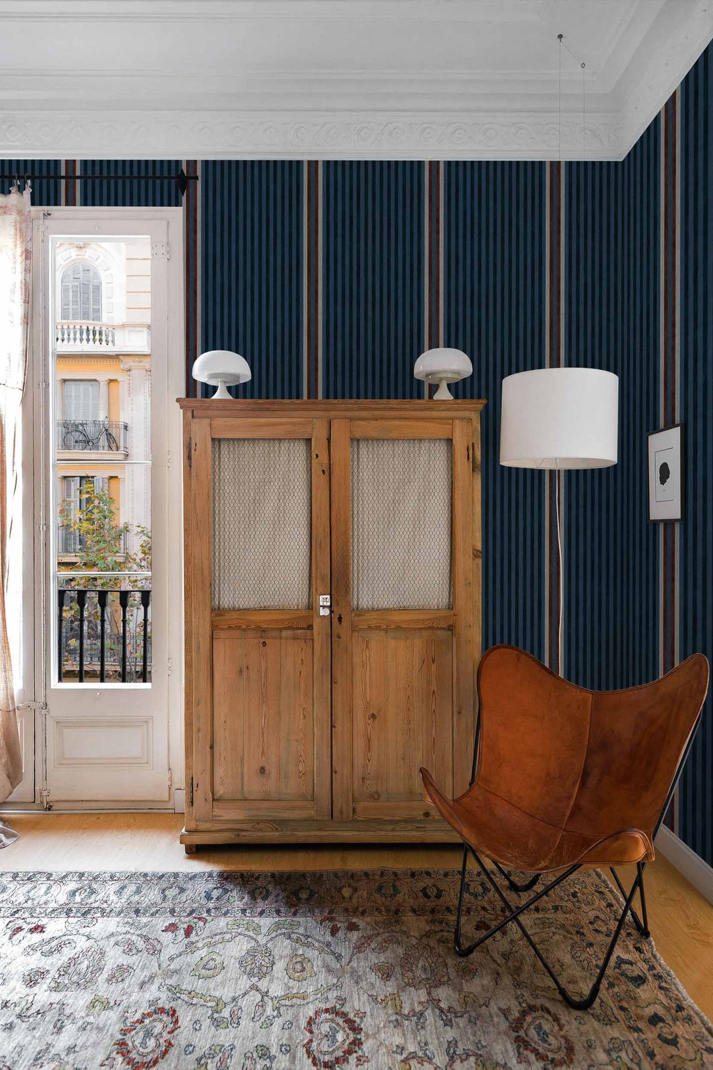 Luz y Sombra wallpaper by Coordonné in Blue – Avio, styled room