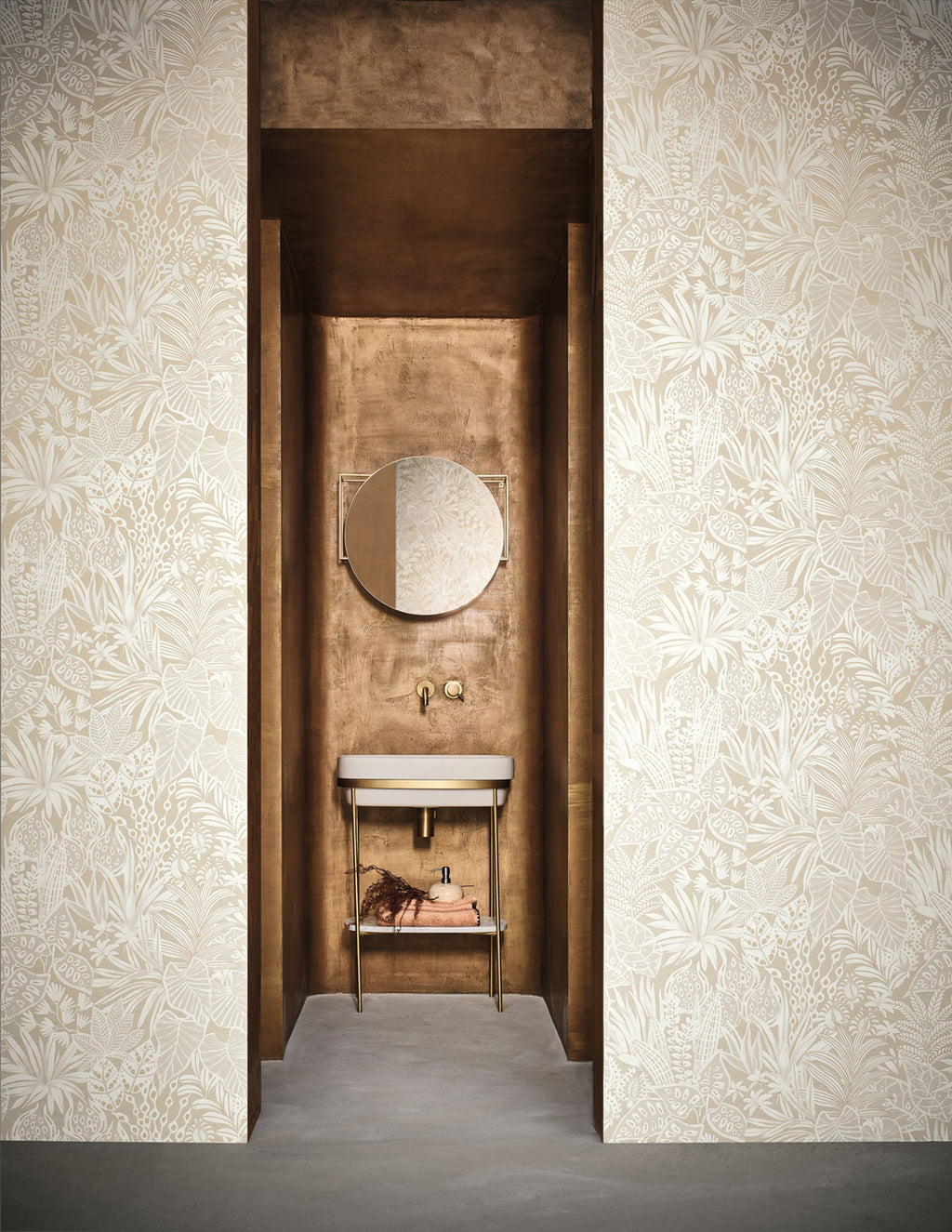 Madhuca wallpaper by Casamance in Beige – Sand, styled room shot