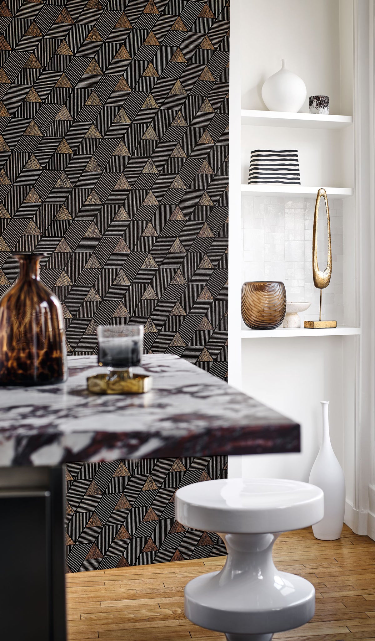 Méroé wallpaper by Casamance in Black – Bronze, styled room shot