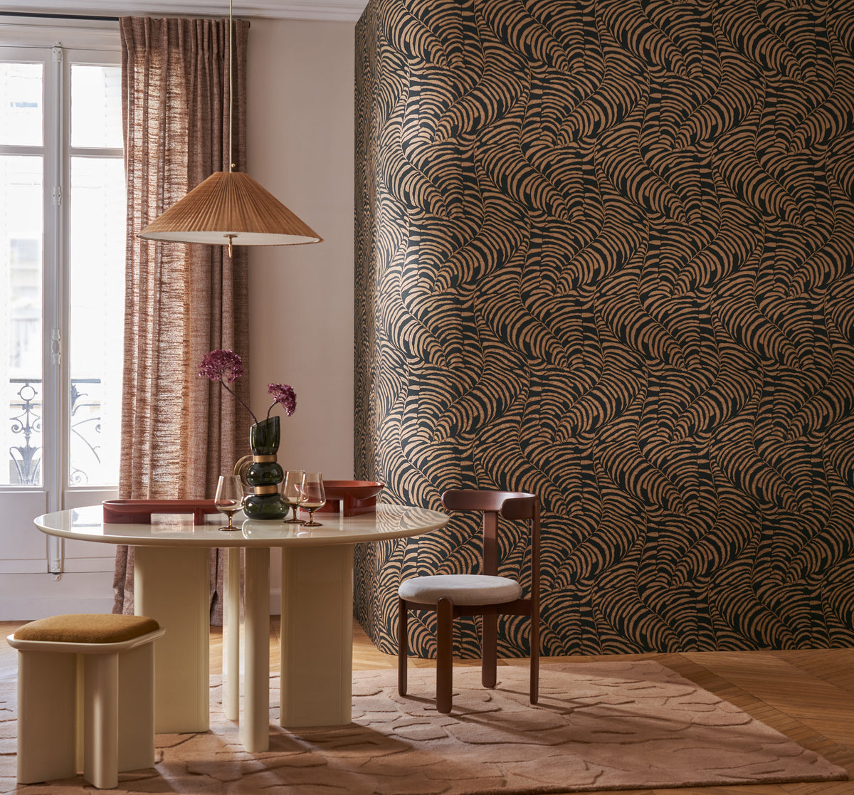Nobile wallpaper by Casamance in Black – Gold, styled room shot