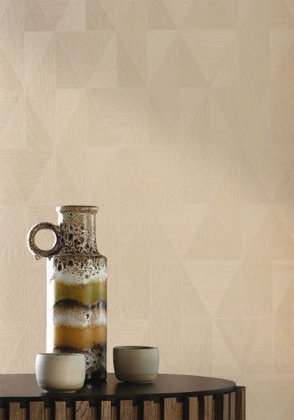 Parangon wallpaper by Casamance in White – Gold, styled room shot
