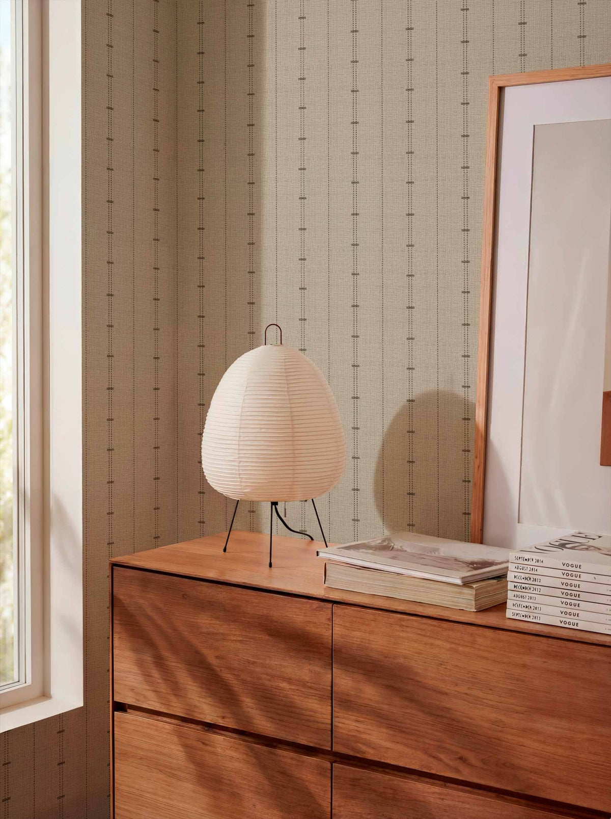 Raíces wallpaper by Coordonné in Cream, styled room