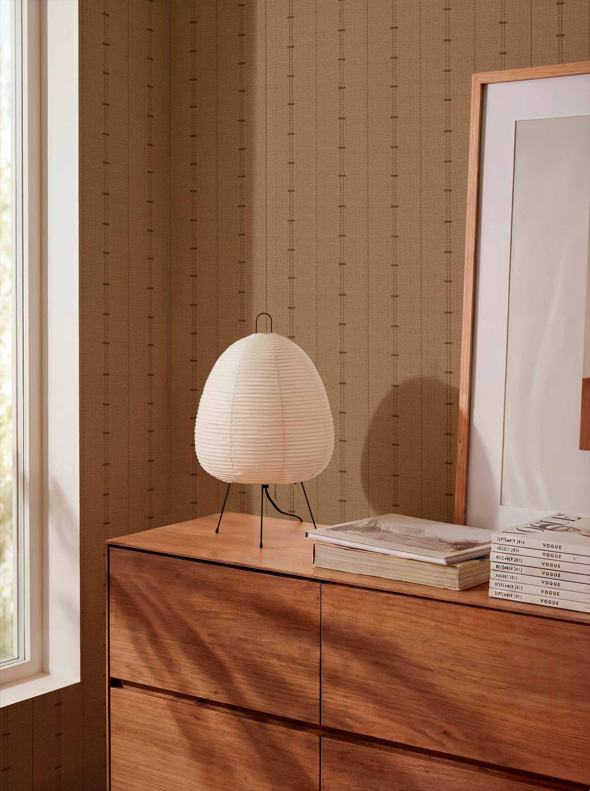 Raíces wallpaper by Coordonné in Light Brown, styled room