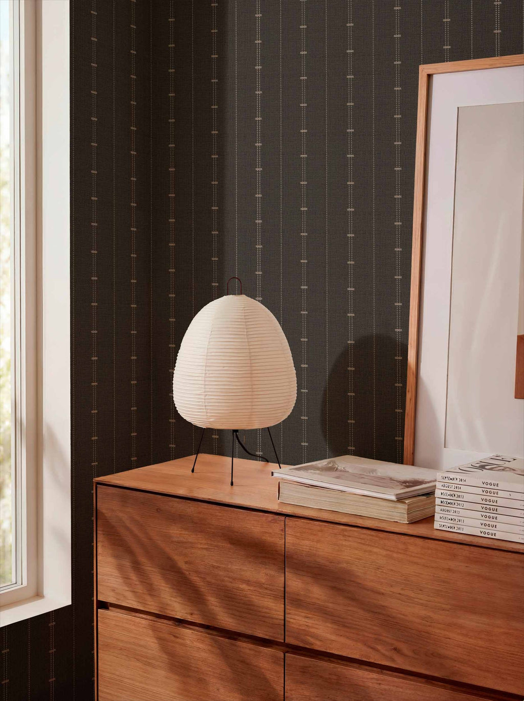 Raíces wallpaper by Coordonné in Black, styled room