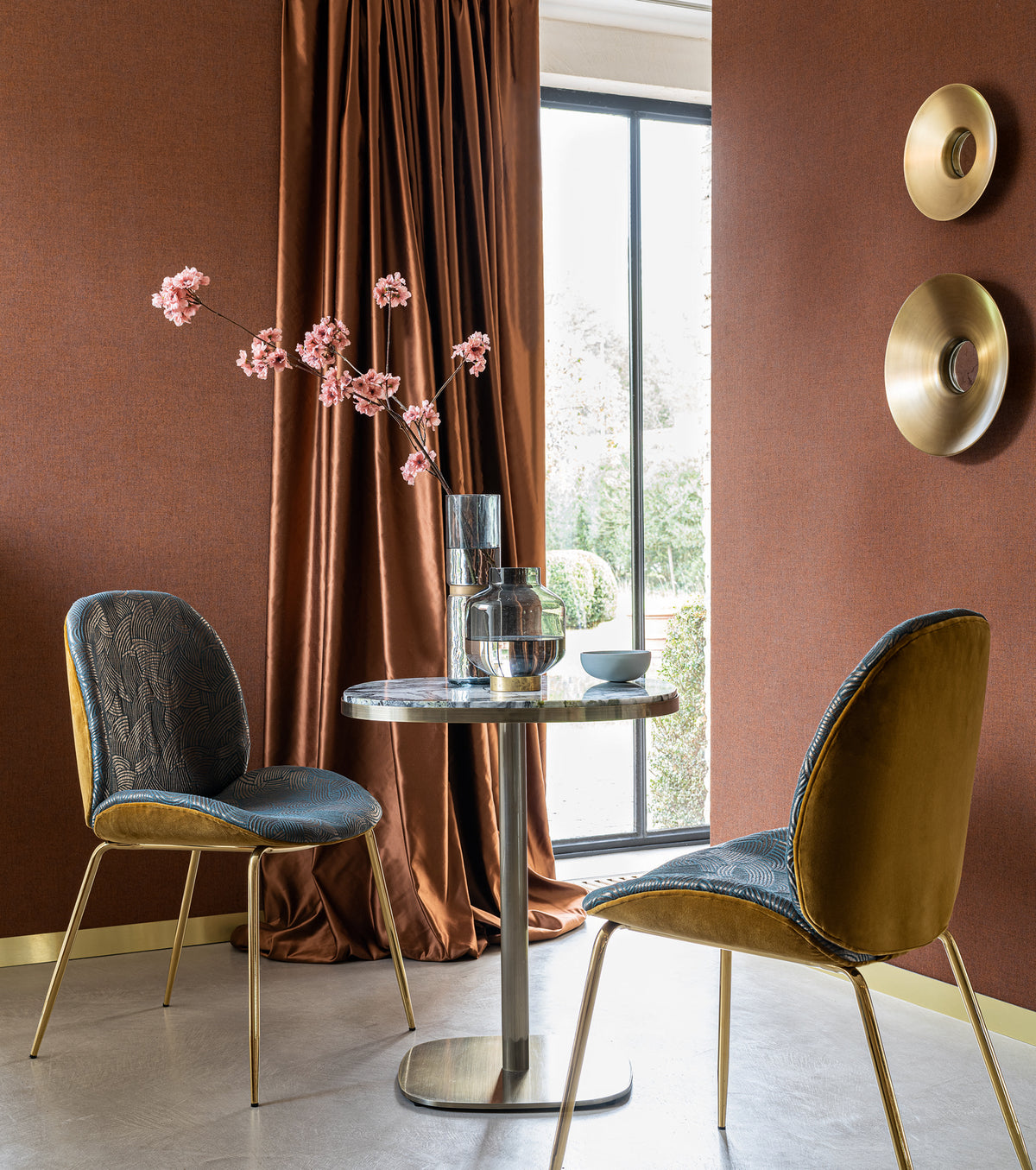 Rhodium wallpaper by Casamance in Orange – Rust, styled room shot