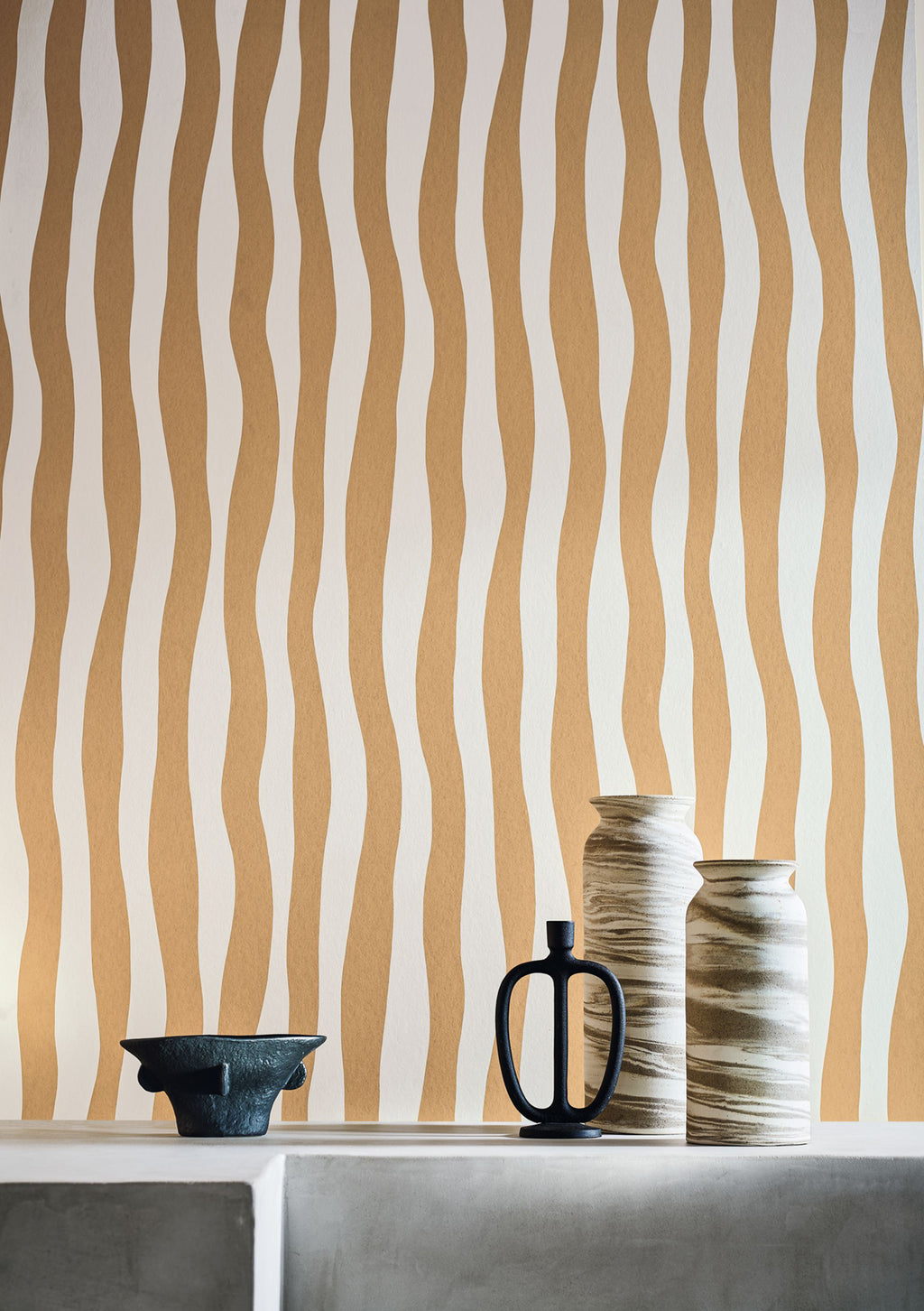 Sundae wallpaper by Casamance in Yellow – Honey, styled room shot