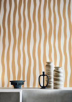 Sundae wallpaper by Casamance in Yellow – Honey, styled room shot