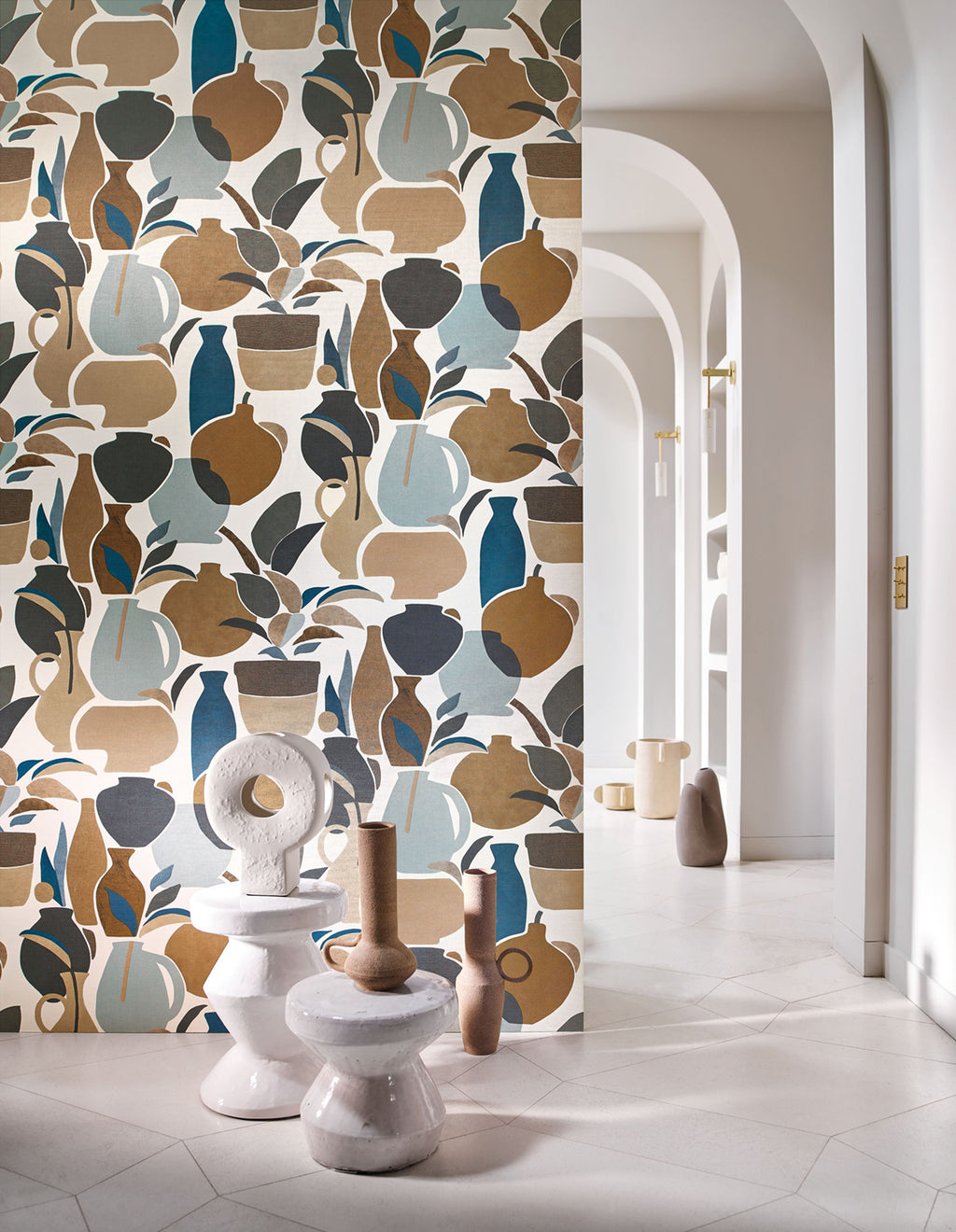 Vallauris wallpaper by Casamance in Brown – Camel & Navy, styled room shot