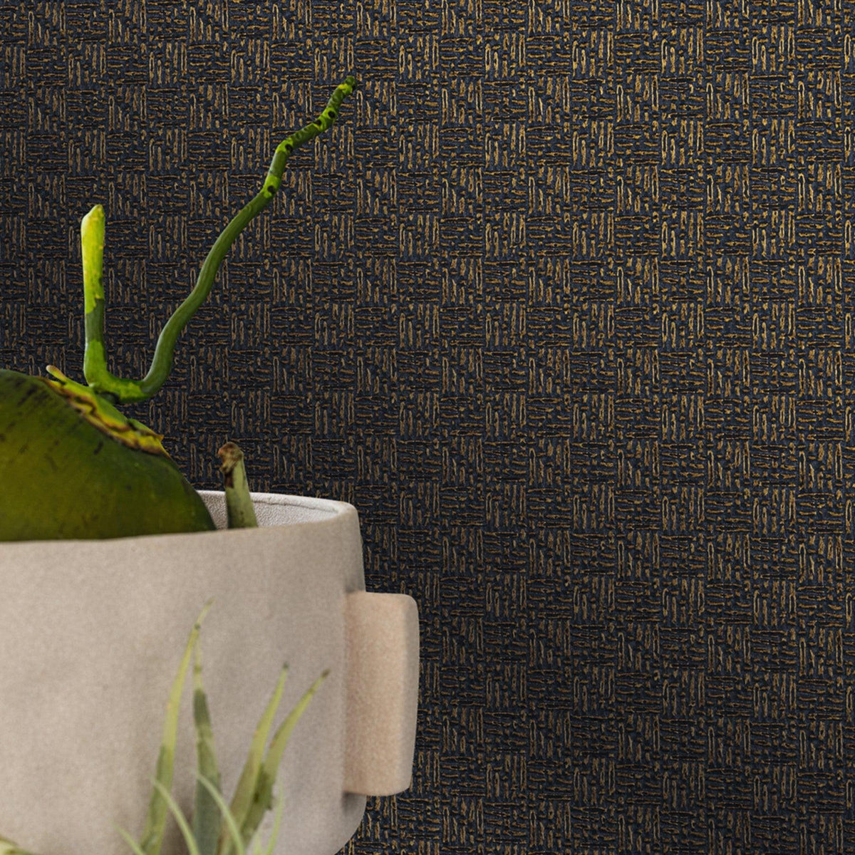 Wagara wallpaper by Casamance in Grey – Charcoal & Gold, styled room shot