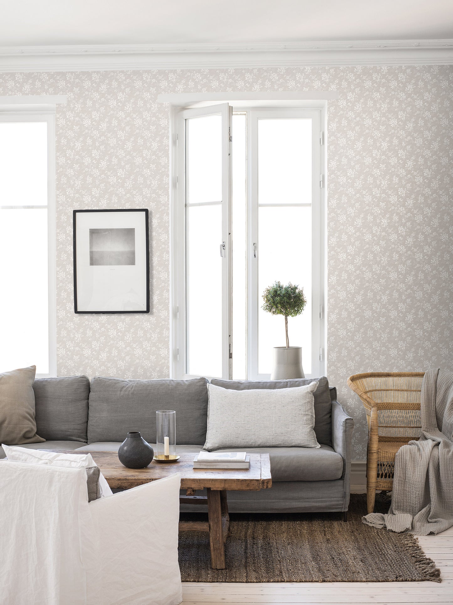 Hip Rose- Light Grey - Wallpaper Trader